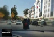 Elektrikli bisiklete 5 kişi binen aile 'pes' dedirtti