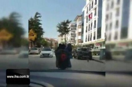 Elektrikli bisiklete 5 kişi binen aile &#039;pes&#039; dedirtti