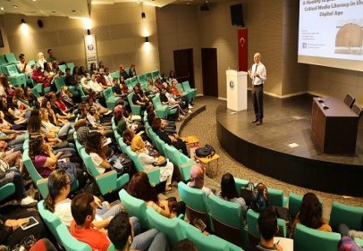 “Eleştirel Medya Okur-Yazarlığı” eğitimi verildi