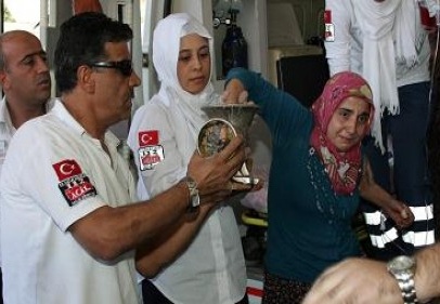 Elini kaptırdığı kıyma makinesiyle hastaneye geldi