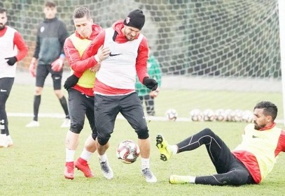 Elmar Bjarnason ve Jefferson’ın tedavisi sürüyor