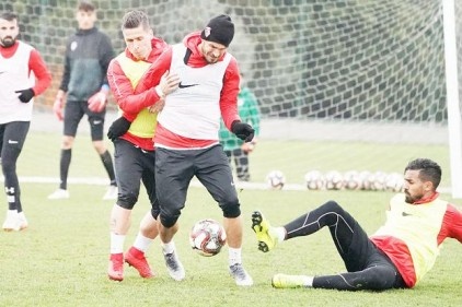 Elmar Bjarnason ve Jefferson&#8217;ın tedavisi sürüyor
