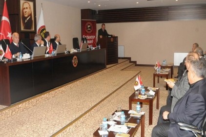 Emek yoğun sektörden teknoloji yoğun sektörlere geçmeliyiz