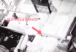 Emekleyerek gizlenen hırsız kıskıvrak yakalandı