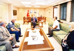 Emekli postacılar Vali Gül’ü ziyaret etti