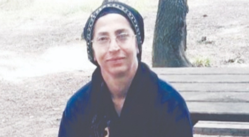 Emekli sağlık çalışanı evinde ölü bulundu