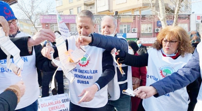 Emekliler, fatura zamlarını protesto etmek için her gün 9 dakika ampullerini söndürecek