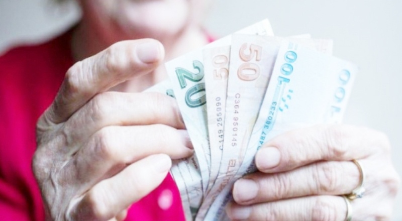 Emekliler, maaşlarına ek zam talep etmek için Ankara’ya yürüyecek