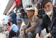 Emeklinin dişini söküyor milletvekiline implant çıkarıyorlar
