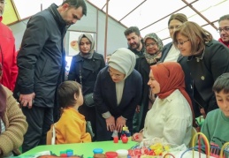 Emine Erdoğan, BM Habitat İcra Direktörü Sharif ile deprem bölgesine gitti