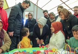 Emine Erdoğan, BM Habitat İcra Direktörü Sharif ile deprem bölgesine gitti