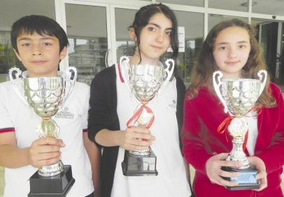 Emine Nakıboğlu, badmintonda üç kupa aldı