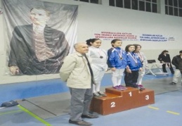 Emine Nakıboğlu, eskrimde Türkiye ikincisi oldu