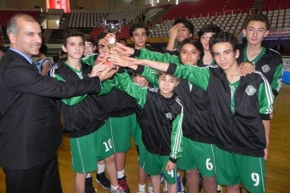 Emine Nakıboğlu Koleji basketbolda şampiyon oldu
