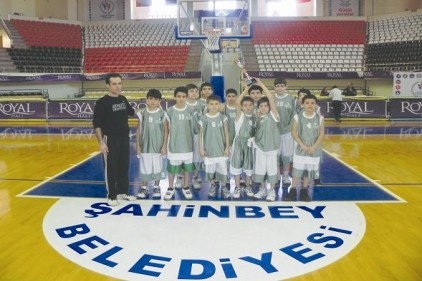 Emine Nakıboğlu&#8217;nun küçükleri basketbolda il ikincisi