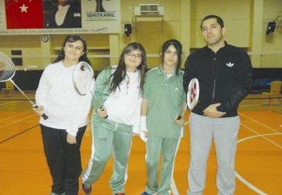 Emine Nakıboğlu’nun yıldız kızları badmintonda il ikincisi