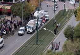 Emniyet müdürlüğü karşısında havaya açılan ateş paniğe neden oldu 