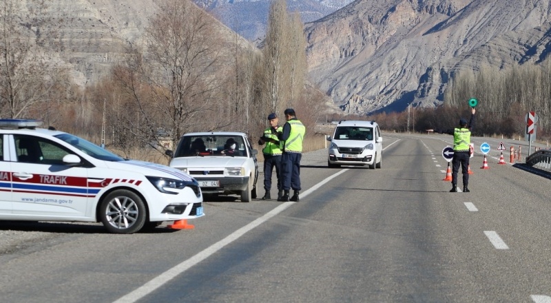 Emniyet ve jandarma bölgesinde 51 bin 300 ekip, 99 bin 245 trafik personeli görev alacak