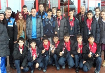 Emniyetten başarılı sporculara destek