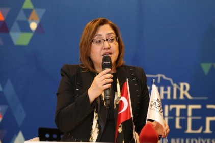 En büyük konut, en büyük ulaşım, en büyük su projesi yapmak yeterli değil önemli olan insan