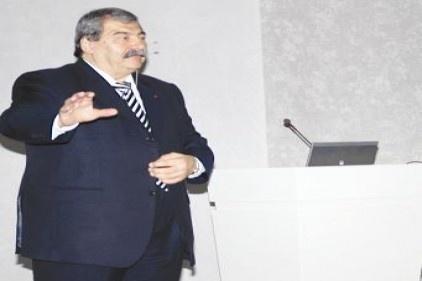 En büyük üzüntüm eğitimimi yarım bırakmak ve lisan bilmemek