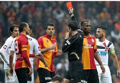 En çok kırmızı kartı Galatasaray gördü