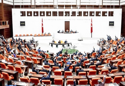 En düşük emekli maaşını 2 bin 500 TL'ye çıkaran kanun teklifi TBMM'ye sunuldu