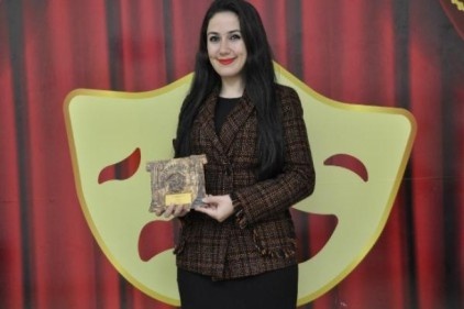 &#8220;En İyi Kadın Oyuncu&#8221; ödülün aldı