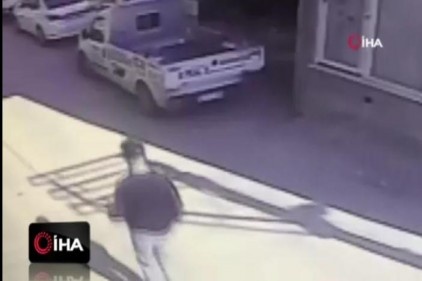 En yakınındaki kişi hırsız çıktı! Bacadan halatla indiler, çelik kasayı patlattılar