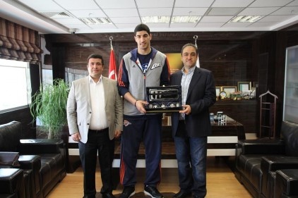 Enes Kanter Zirve&#8217;ye Konuk Oldu