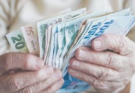 Enflasyon yükselmeye, maaşlar erimeye devam ediyor