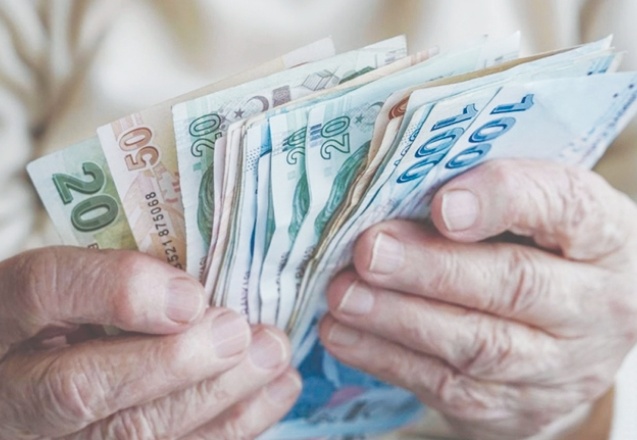 Enflasyon yükselmeye, maaşlar erimeye devam ediyor