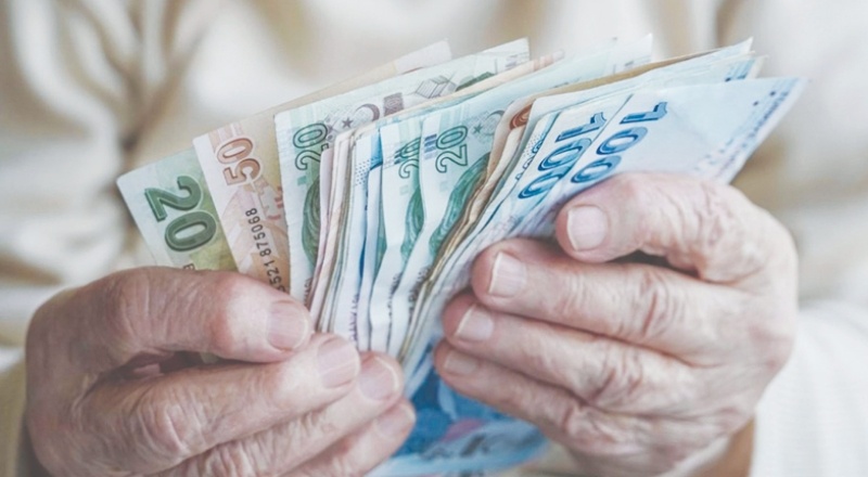 Enflasyon yükselmeye, maaşlar erimeye devam ediyor