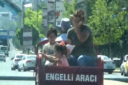 Engelli aracında 4 kişi yolculuk etti