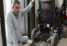 Engelli aracındaki aküyü çaldılar