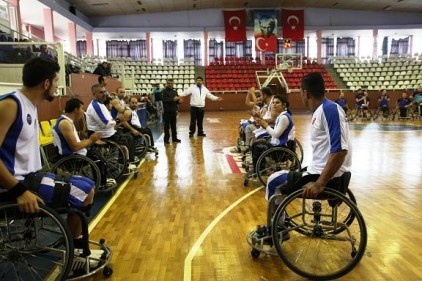 Engelli basketçiler Ankara&#8217;ya gitti