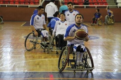Engelli basketçilerin Çanakkale zaferi 72 &#8211; 64