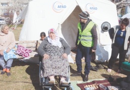 Engelli depremzedelere medikal malzeme desteği veriliyor
