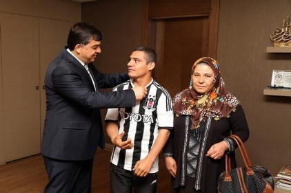 Engelli Sedat Alkan&#8217;ın mutluluğu yüzüne yansıdı