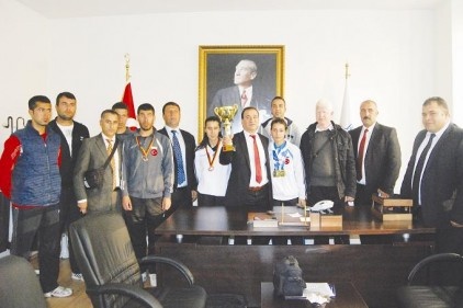 Engelli sporcular, Çelebi&#8217;den destek istediler. 