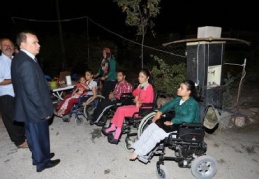 Engelli üç kardeş tekerlekli sandalyeye kavuştu