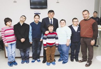 Engelliler, Alleben1 Yüzme Havuzu’nda tedavi ediliyor