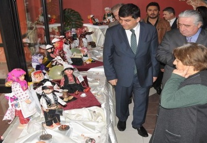 Engelliler folklorik bebek sergisi açtı