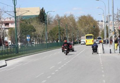 Engelliler için yol yapılsın