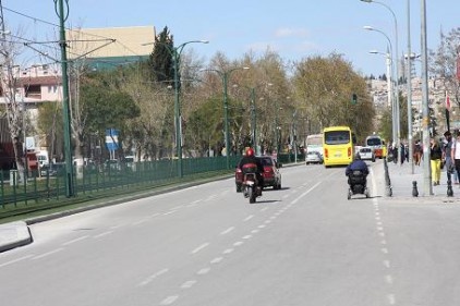 Engelliler için yol yapılsın