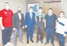 Engelliler Yüzme Şampiyonası’nda 3 altın madalya birden kazandı