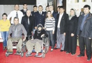 Engellilerden engelli teyzelerine sandalye