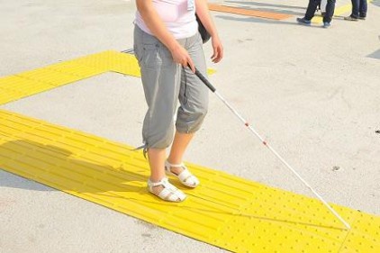 Engellilerin tüm sorunlarıyla ilgileniyor