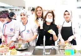 Engelsiz bireylerle yemek ve piyaz hazırladılar