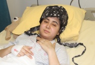 Enkaz altında 8 yaşındaki oğlunu emzirerek susuzluğunu giderdi